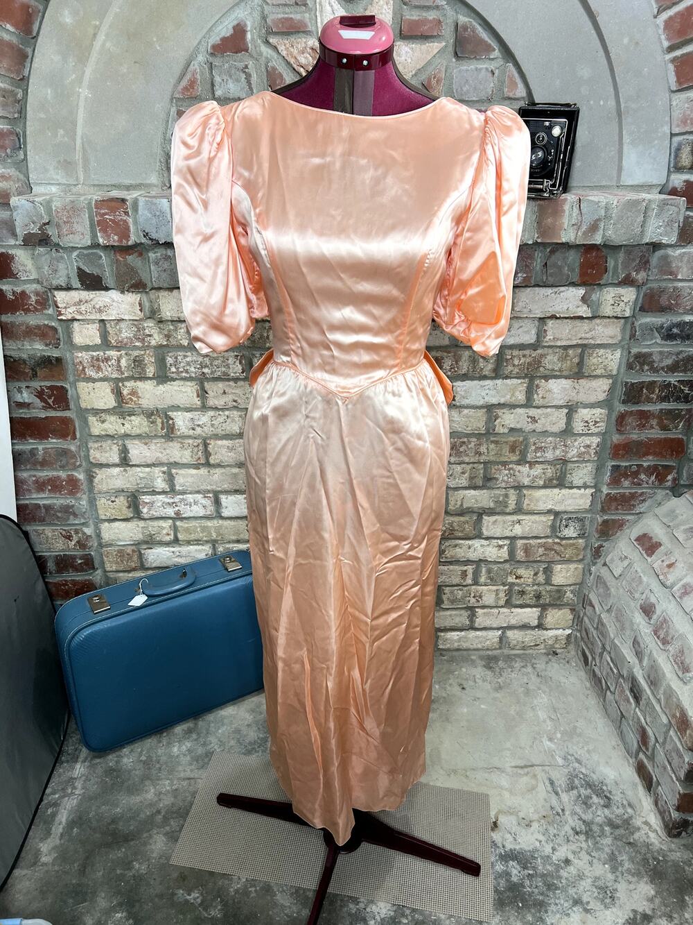 Formal dress puff sleeves big bow vintage 1980s peach